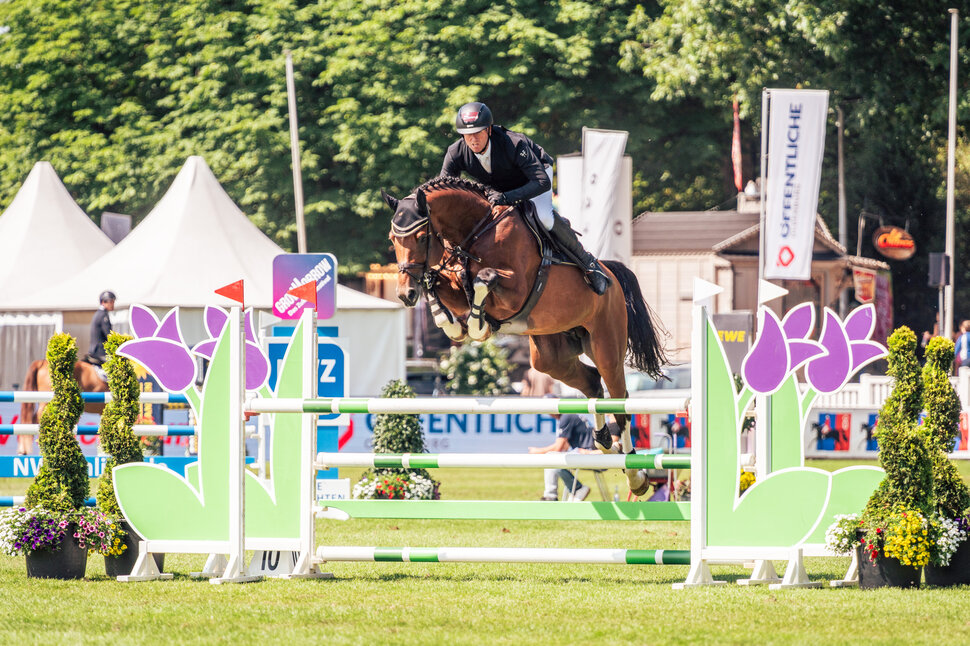 Easy Jet by Emerald van't Ruytershof out of Celestine by Cornet Obolensky - Pilot | Breeder: Zuchtgemeinschaft Blüggel, Hamm