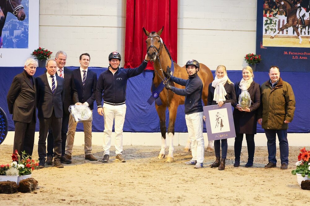 Easy Jet von Emerald van't Ruytershof aus der Celestine von Cornet Obolensky - Pilot | Züchter: Zuchtgemeinschaft Blüggel, Hamm