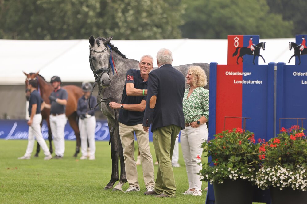 1f-Brillantringstute Mayra von Moreno aus der Flower-Power von For Romance - Exclusiv | Züchter: ZG Göppert, Dohren