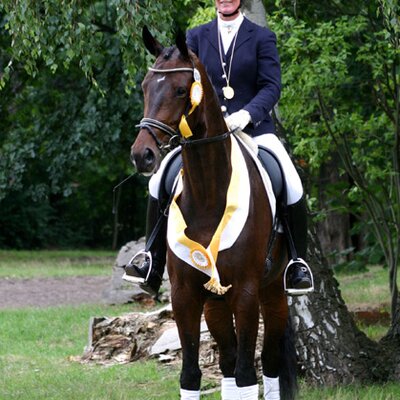 Landeschampionesse Shira Mareen und Leonie Bramall Shira Mareen *2004 von Stedinger - Wolkenstein II - Derwisch; Züchter: Ulrich Bünger Landeschampionesse Shira Mareen und Leonie Bramall Shira Mareen *2004 von Stedinger - Wolkenstein II - Derwisch; Züchter: Ulrich Bünger